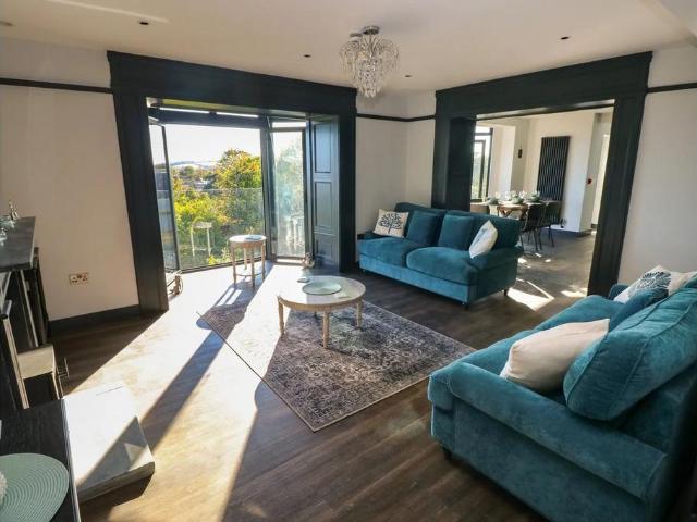 Flat for sale in Tenby, Wales