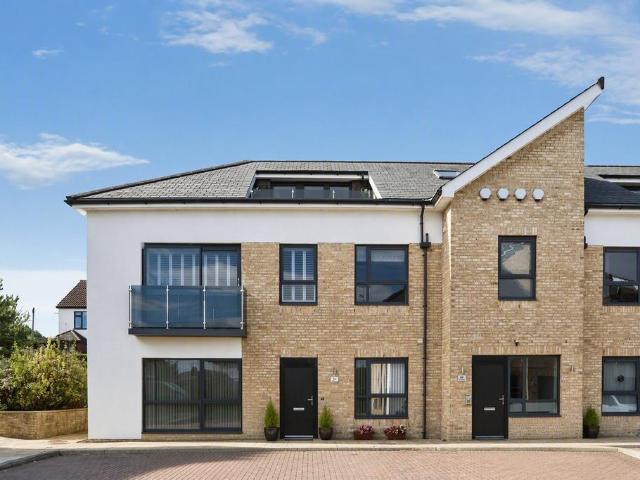 Flat for sale in Yeadon, West Yorkshire