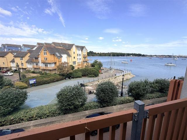Flat for sale in St. Marys Island, Gillingham