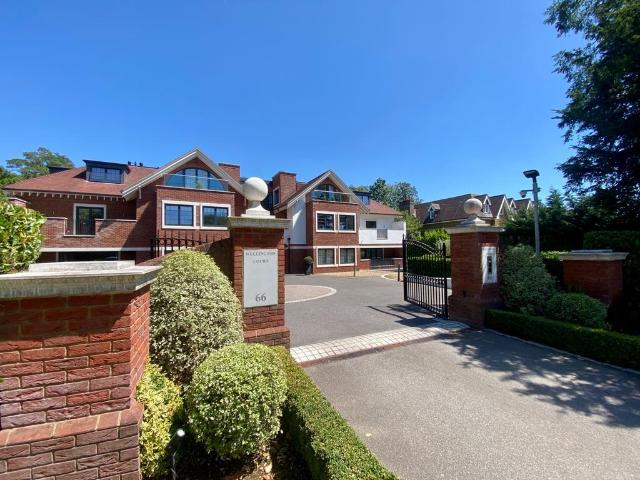 Flat for sale in Penn, Knotty Green