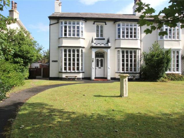 Flat for sale in Meols Cop, Southport