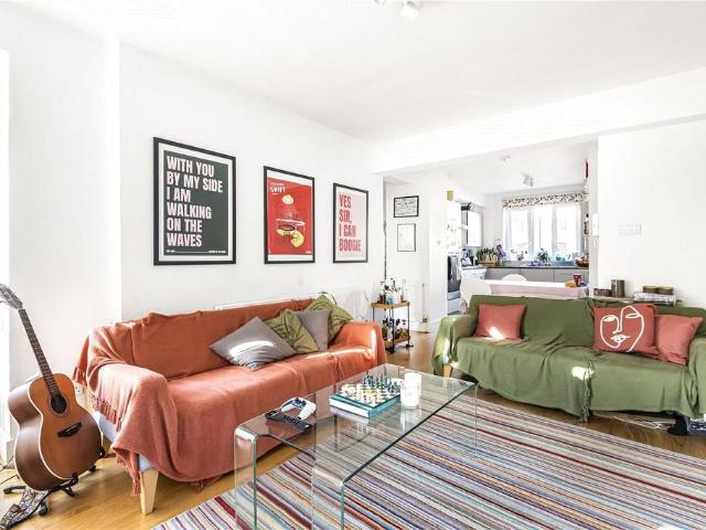 Flat for sale in Stoke Newington, Greater London