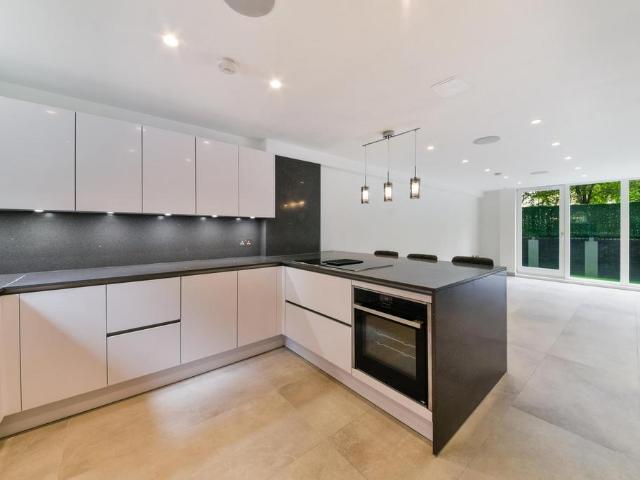 Flat for sale in St. George in the East, Whitechapel
