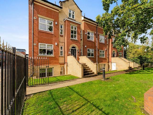 Flat for sale in Parrs Wood, Georgia