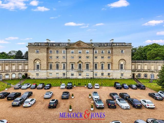Flat for sale in Navestock Side, Essex