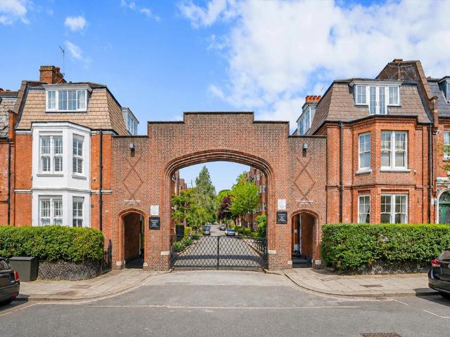 Flat for sale in Belsize Park, Greater London