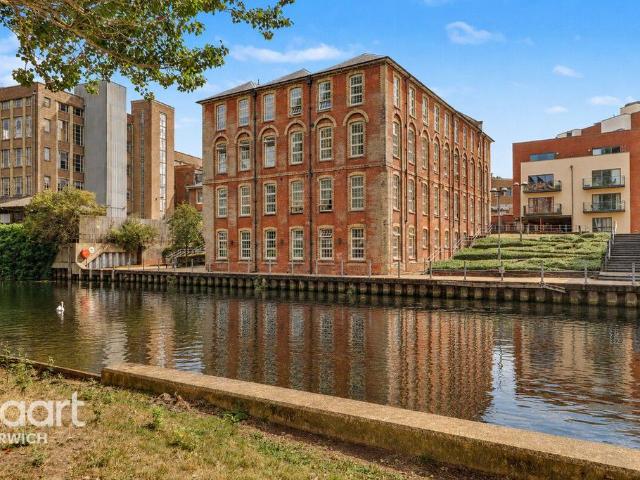Flat for sale in Lakenham, East Bank
