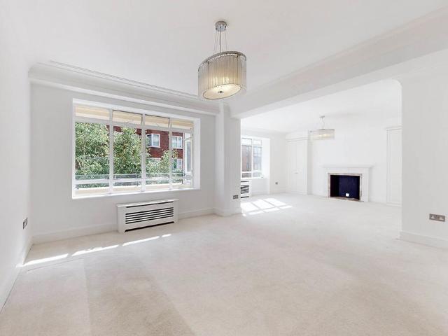 Flat for sale in St. John's Wood, Greater London