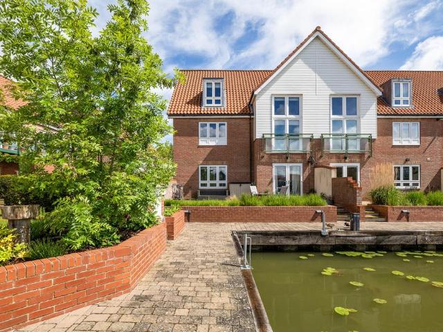 Flat for sale in Burton Waters, West Lindsey