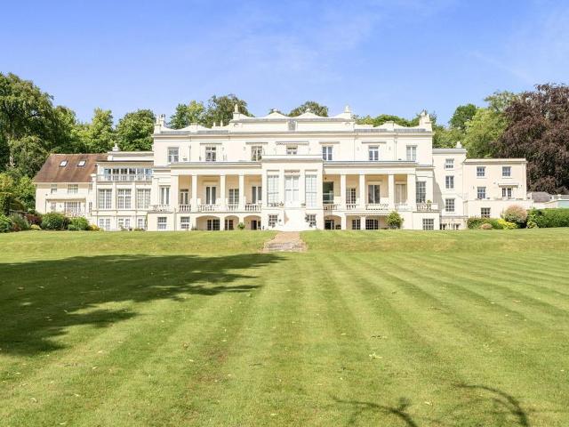 Flat for sale in Batchworth, Hertfordshire