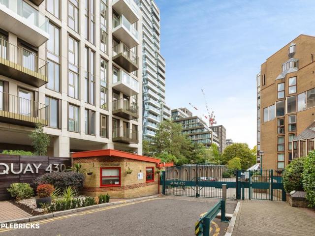 Flat for sale in St. George in the East, Greater London