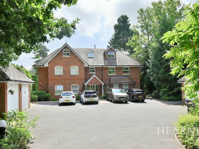 Flat for sale in Tricketts Cross, Ferndown