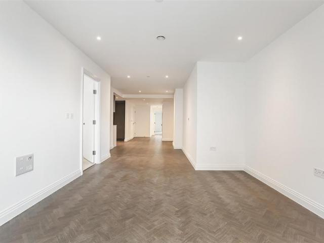 Flat for sale in Canning Town, Greater London