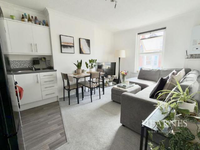 Flat for sale in Pokesdown, Bournemouth