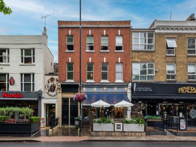 Flat for sale in Putney, Greater London