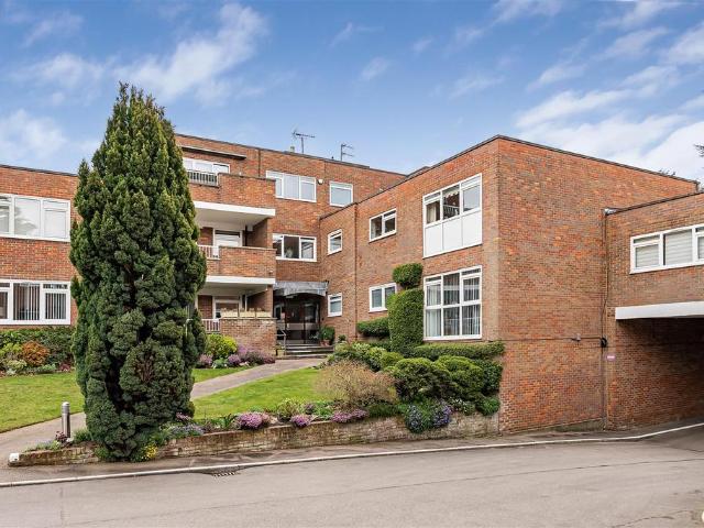 Flat for sale in Radlett, Hertfordshire