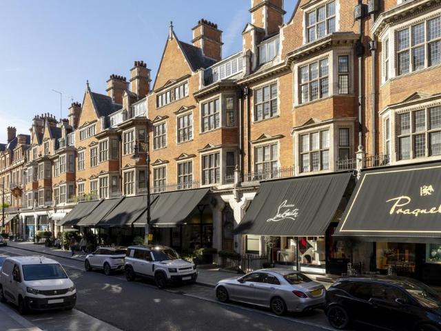Flat for sale in Mayfair, Greater London