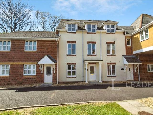 Flat for sale in Fareham, Hampshire