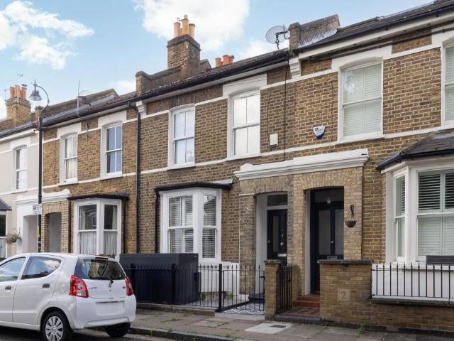 Flat for sale in Bellenden, Greater London