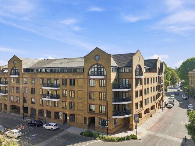 Flat for sale in Wapping, Greater London