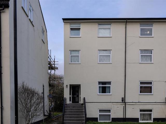 Flat for sale in London Borough of Croydon, Selhurst