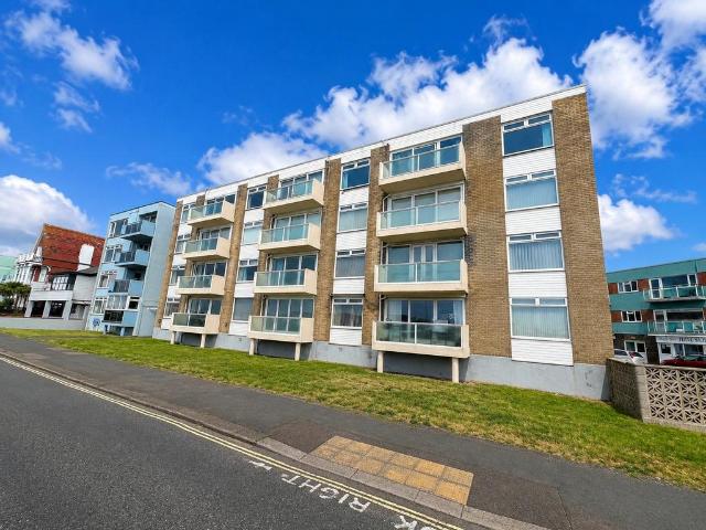Flat for sale in Lee-on-the-Solent, Middlecroft