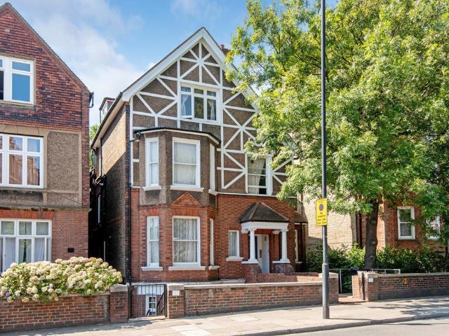Flat for sale in West Hampstead, Greater London