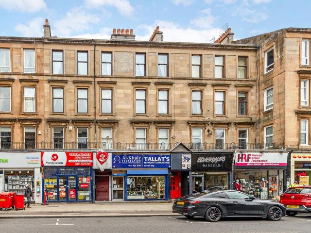 Flat for sale in Crosshill, Scotland