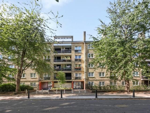 Flat for sale in Whitechapel, Greater London