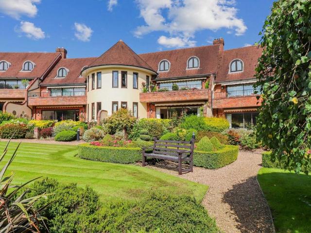 Flat for sale in Penn, Knotty Green