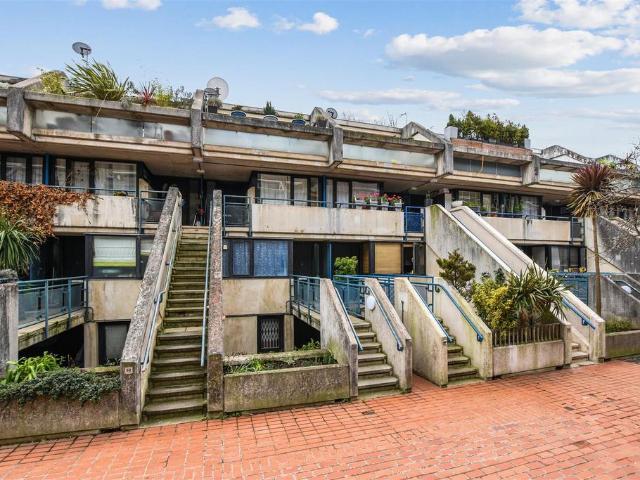 Flat for sale in South Hampstead, Greater London