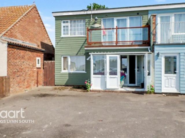 Flat for sale in Hunstanton, Brookville