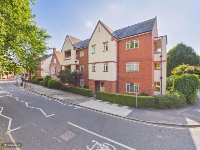 Flat for sale in Batchworth