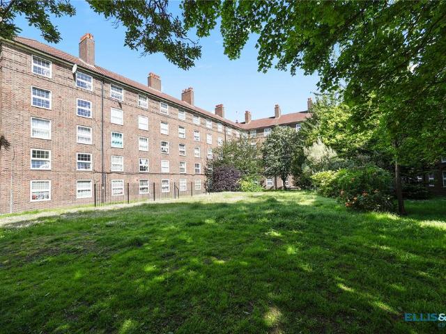 Flat for sale in Bethnal Green, Greater London