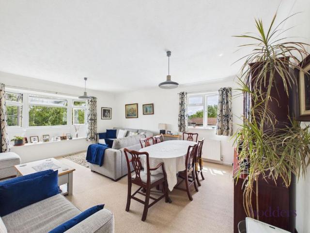 Flat for sale in Row Town, Surrey