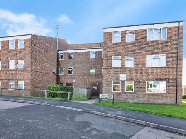 Flat for sale in Bushey