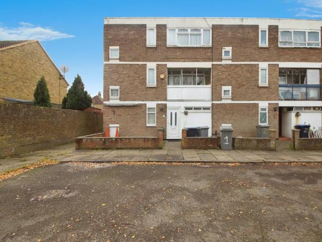 House for sale in Kingsbury, Greater London