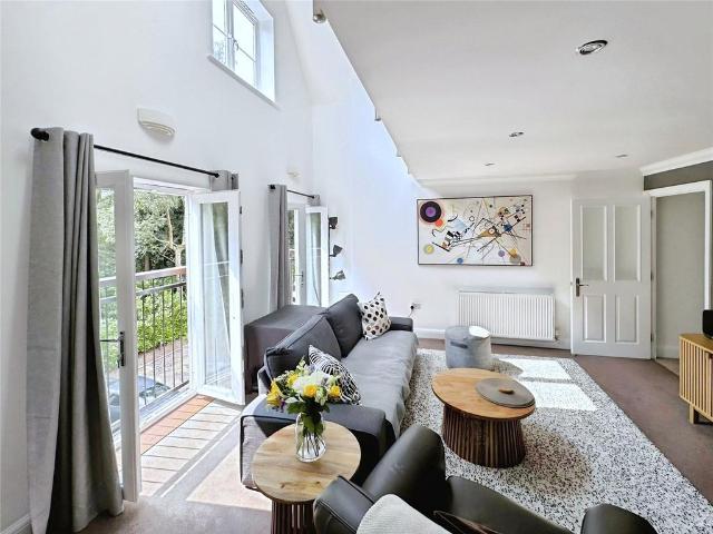 Flat for sale in Green Close, Warwickshire