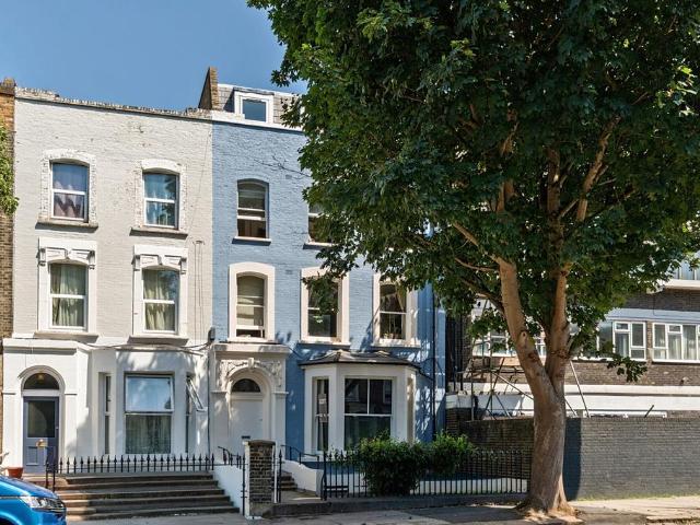Flat for sale in Camberwell, Greater London