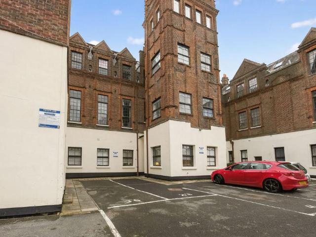 Flat for sale in Fratton, City Of Portsmouth