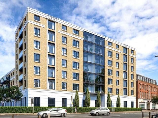 Flat for sale in London Borough of Richmond upon Thames, Greater London