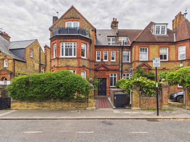 Flat for sale in Streatham Hill, Greater London