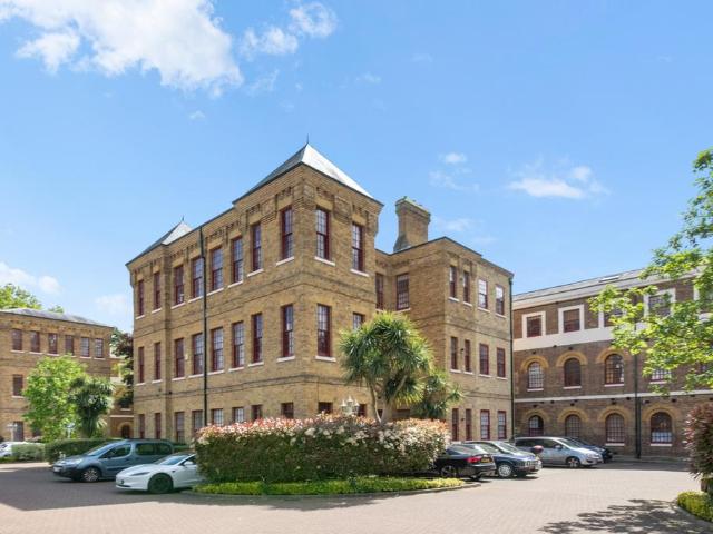 Flat for sale in London Borough of Ealing, Hanwell