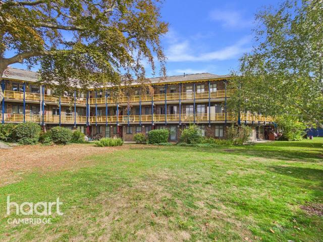 Flat for sale in Petersfield, Cambridge