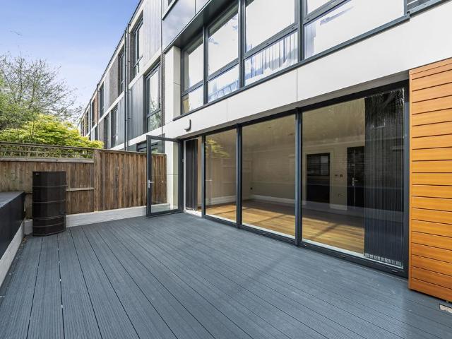 Flat for sale in East Greenwich, Greater London
