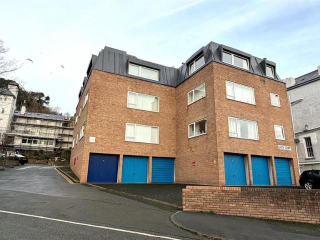 Flat for sale in Llandudno, Wales
