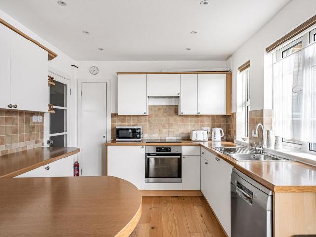 Flat for sale in London Borough of Hounslow, Strand