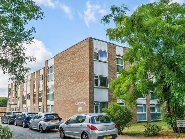 Flat for sale in East Greenwich, Greater London