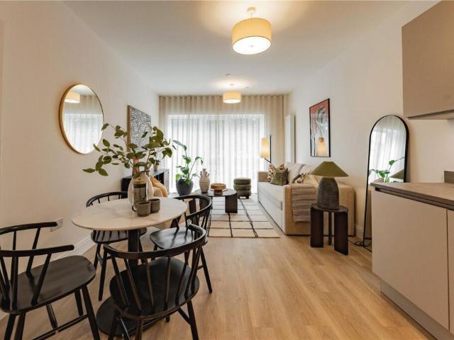 Flat for sale in Luton, Chatham