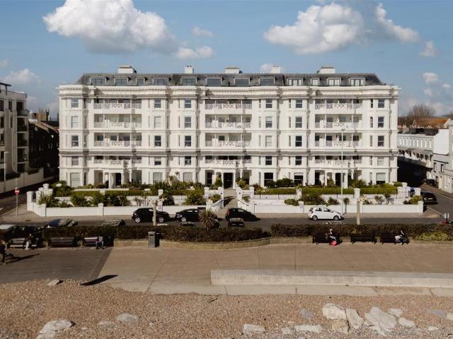 Flat for sale in Worthing, West Sussex